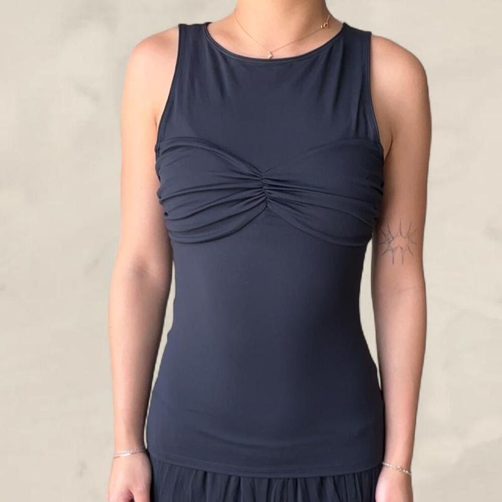 Aritzia black Contour Shono Top size medium NEW